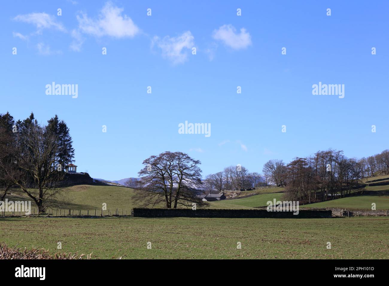 Frühling in der Landschaft von South Cumbria im englischen Lake District National Park. Stockfoto
