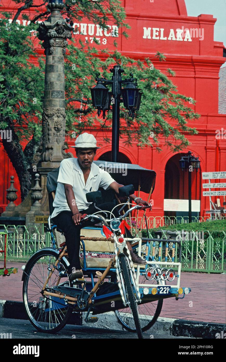 West-Malaysia. Malakka. Einheimischer Mann vor der Stadthuys & Christ Church. Stockfoto