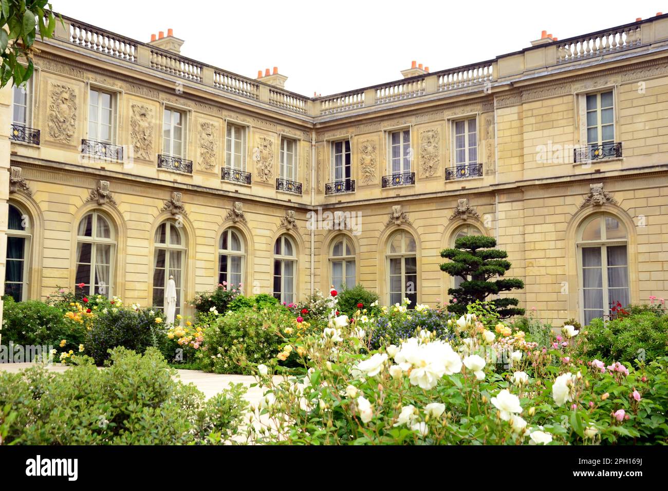 Paris, Frankreich - Mai 31. 2014 : der Garten des Elysée-Palastes, die offizielle Residenz des Präsidenten der Französischen Republik. Stockfoto