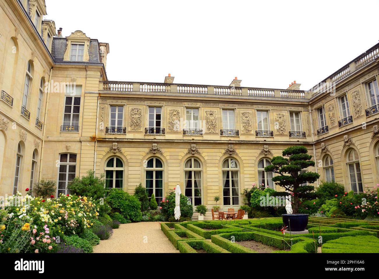 Paris, Frankreich - Mai 31. 2014 : der Garten des Elysée-Palastes, die offizielle Residenz des Präsidenten der Französischen Republik. Stockfoto