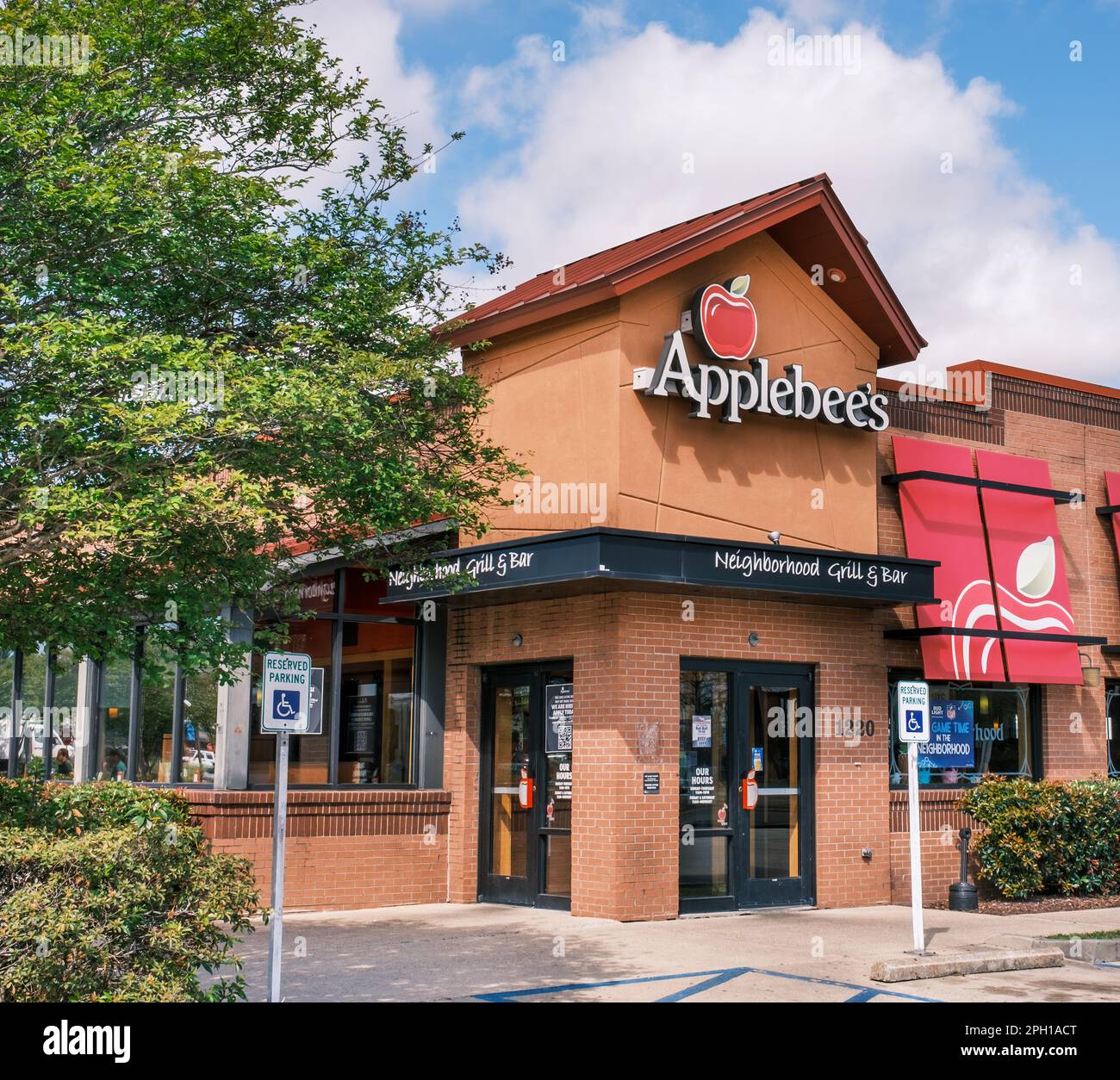 HARAHAN, LA, USA 23. MÄRZ 2023 Applebee's Restaurant im Elmwood