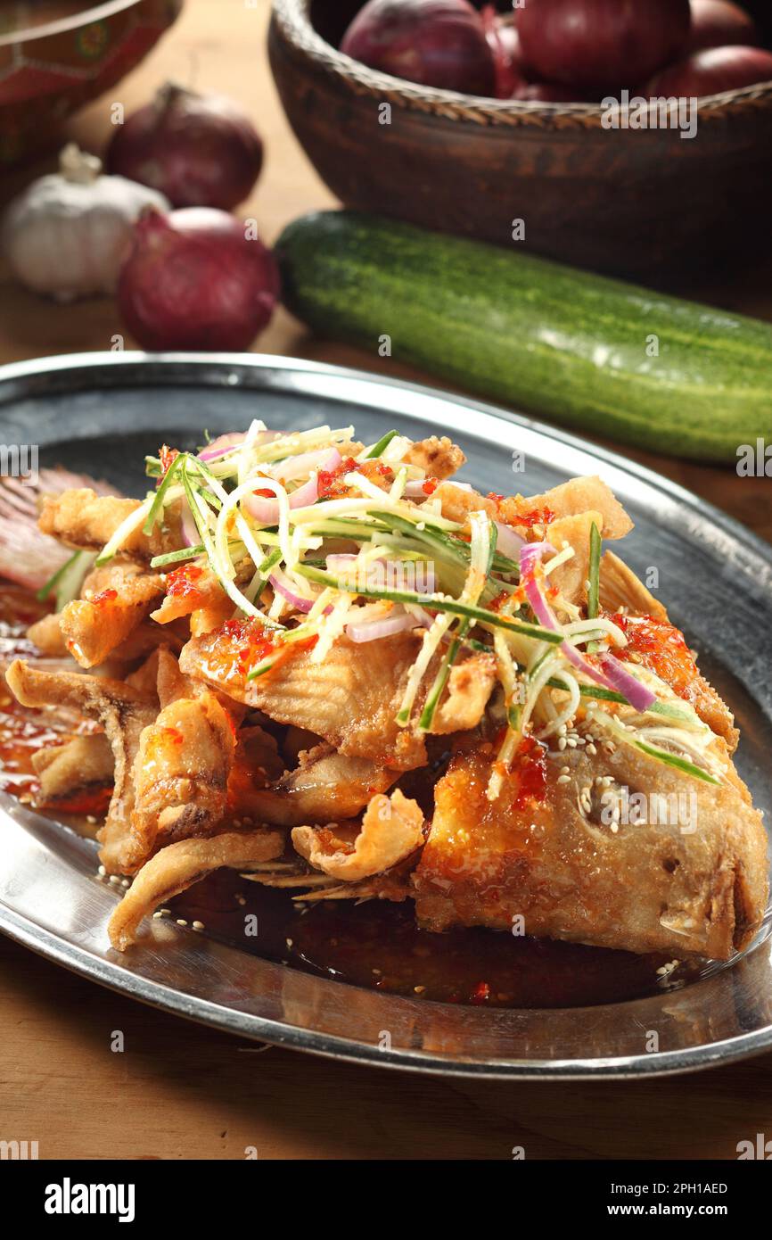 Asiatische Küche, süße Chilisauce, Tilapia-Fisch Stockfoto