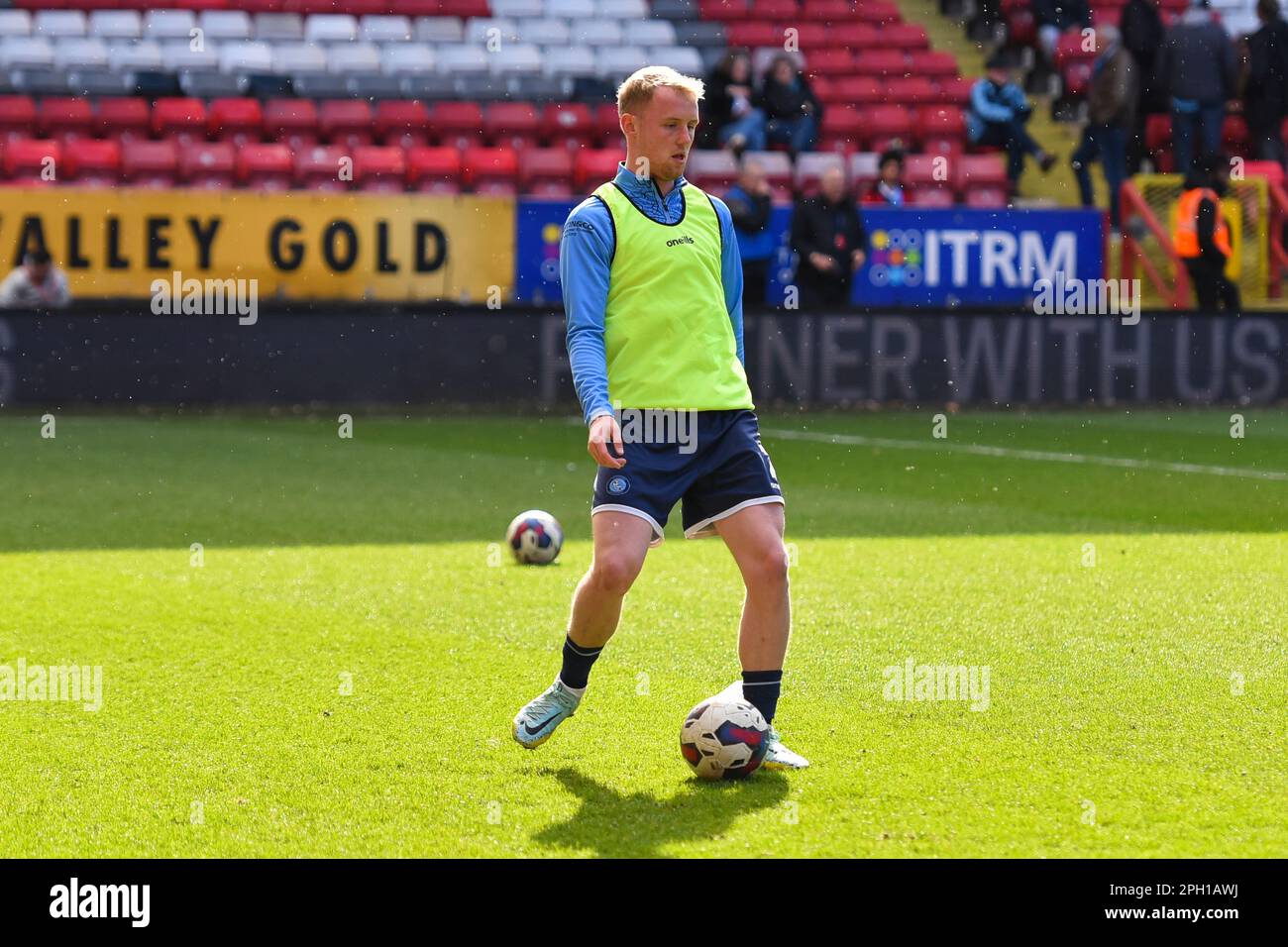 London am Samstag, den 25. März 2023. Jack Grimmer of Wycombe wärmt sich vor dem Sky Bet League 1-Spiel zwischen Charlton Athletic und Wycombe Wanderers im The Valley, London, am Samstag, den 25. März 2023 auf. (Foto: Ivan Yordanov | MI News) Guthaben: MI News & Sport /Alamy Live News Stockfoto