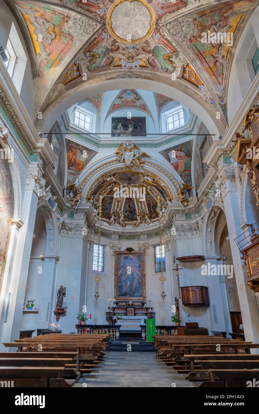 CHIAVENNA, ITALIEN - 20. JULI 2022: Die Presbyterie der Kirche Chiesa di Santa Maria. Stockfoto