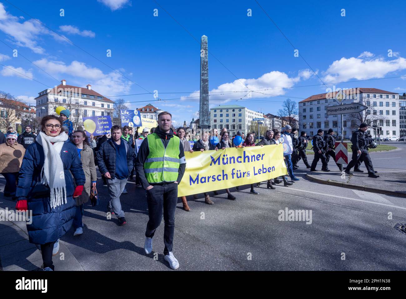 München, Deutschland. 25. März 2023 Anti-Abtreibung-Anhänger-strassenmarsch, München, Deutschland Stockfoto