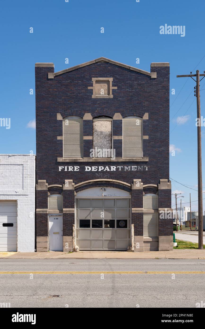 Altes Feuerwehrgebäude in der Innenstadt von Kairo, Illinois, USA. Stockfoto
