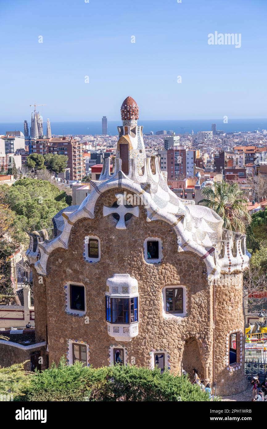 Eines der typischen Gebäude im Guell Park von Barcelona vom Architekten Antoni Gaudi, Spanien, 16. März 2023. (CTK-Foto/Jiri Vatka) Stockfoto