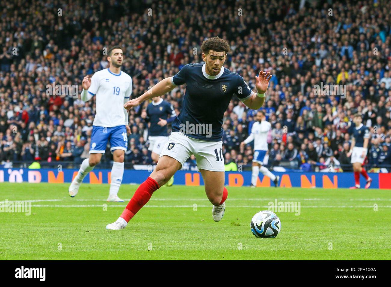 Glasgow, Großbritannien. 25. März 2023. UK. Schottland spielte Zypern in der Qualifikationsrunde der Europameisterschaft 20324 im Hampden Park, Glasgow, Großbritannien. Schottland gewann 3 - 0 mit Toren von McGinn (21 Min.) und McTominay (87 Min. Und 90 3 Min.) Guthaben: Findlay/Alamy Live News Stockfoto