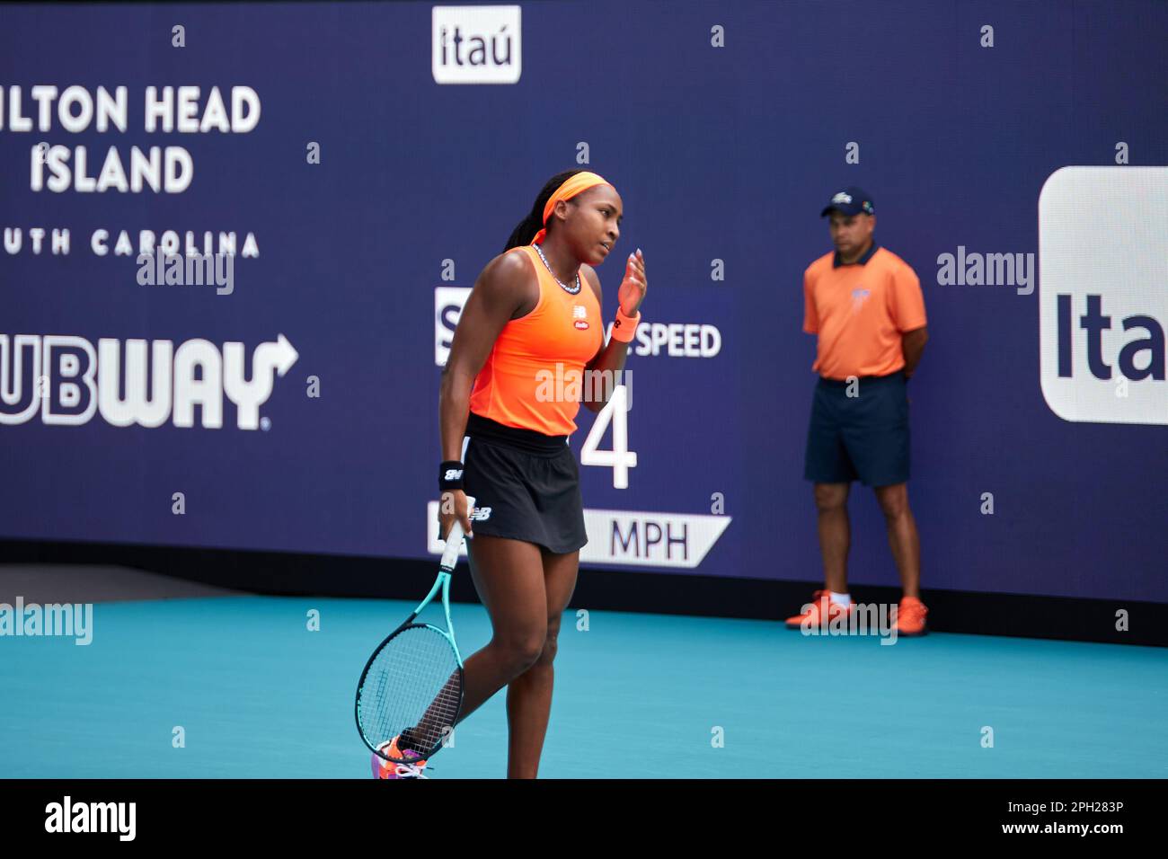 Miami Gardens, Florida, USA. 25. März 2023 [WTA] [27] A. Potapova gegen [6] C. Gauff (USA) während des weltweiten Tennisturniers bei den Miami Open 2023 powered by Itau. Kredit: Yaroslav Sabitov/YES Market Media/Alamy Live News. Stockfoto