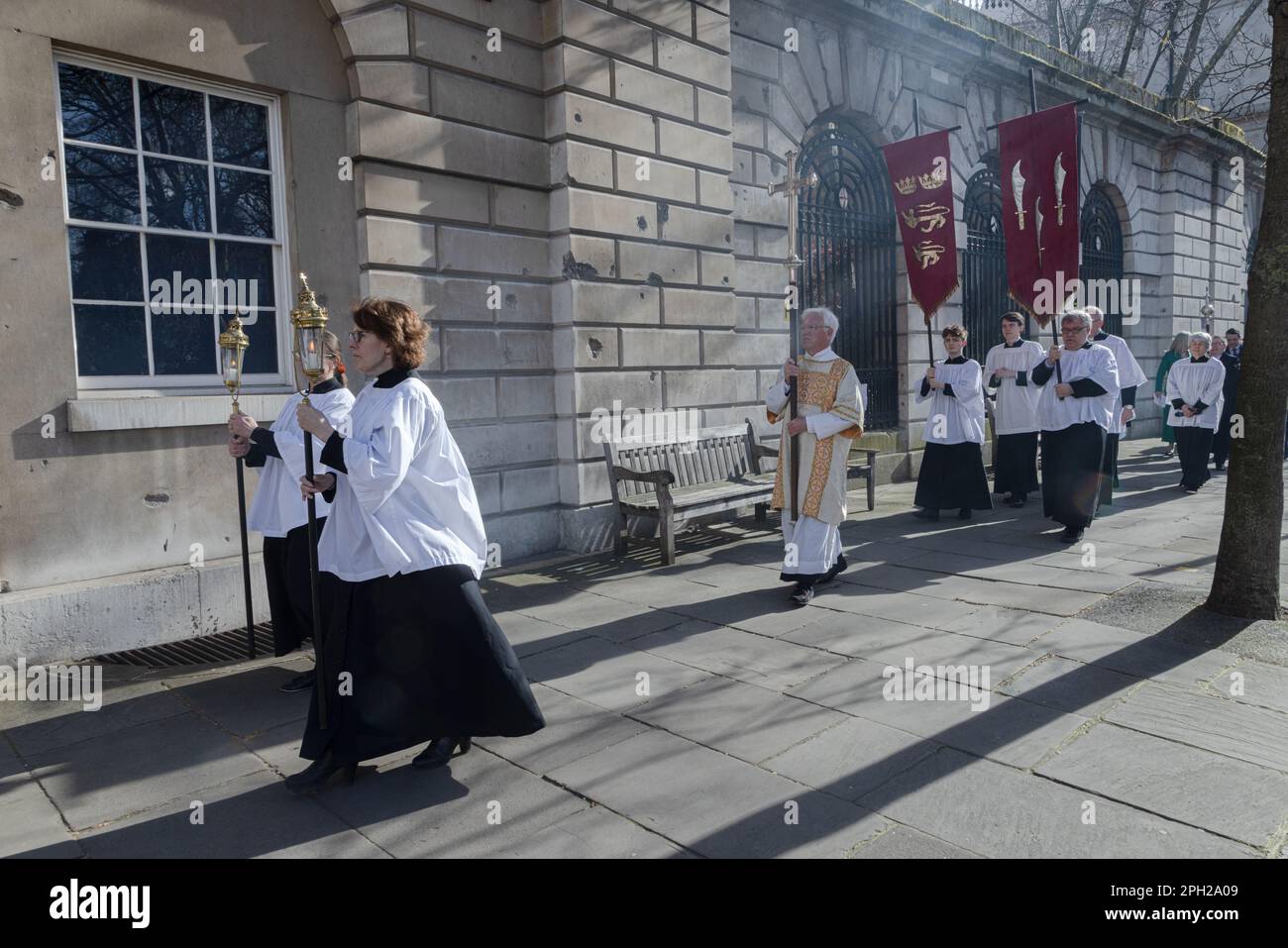 London, Großbritannien. 24. März 2023: Choral eucharist & Prozession vom St. Bartholomew's Hospital zur Feier des 900. Jahrestags des Krankenhauses und der St. Bartholomew der Großen Kirche in der Stadt London. Stockfoto