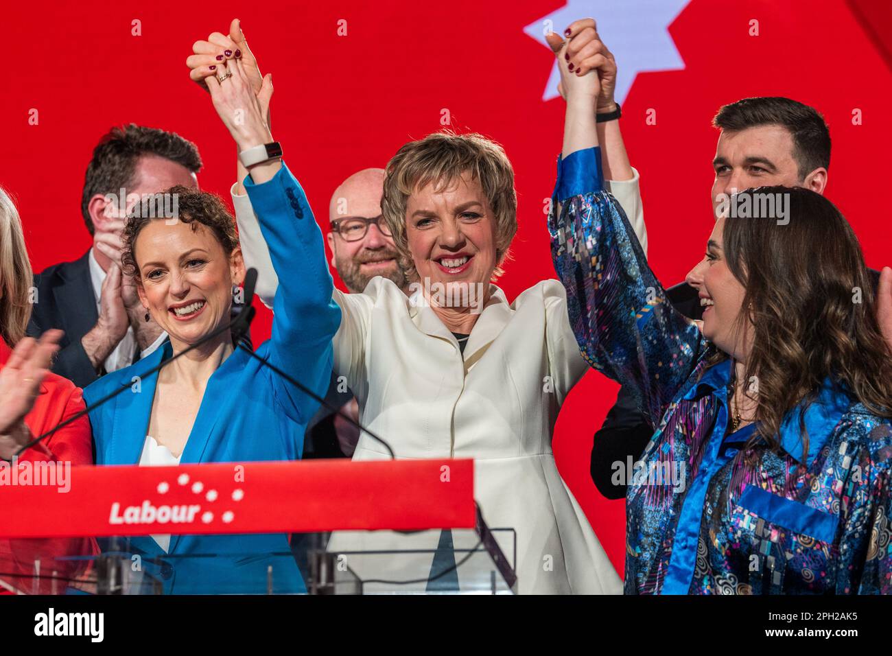 Cork, Irland. 25. März 2023. Die 72. labour-Party-Konferenz findet heute im Silver Springs Hotel in Cork statt. Labour Party-Vorsitzende Ivana Bacik und Parteikollegen, nachdem sie ihre Grundsatzrede zu einer vollgepackten Konferenz gehalten haben. Kredit: AG News/Alamy Live News Stockfoto