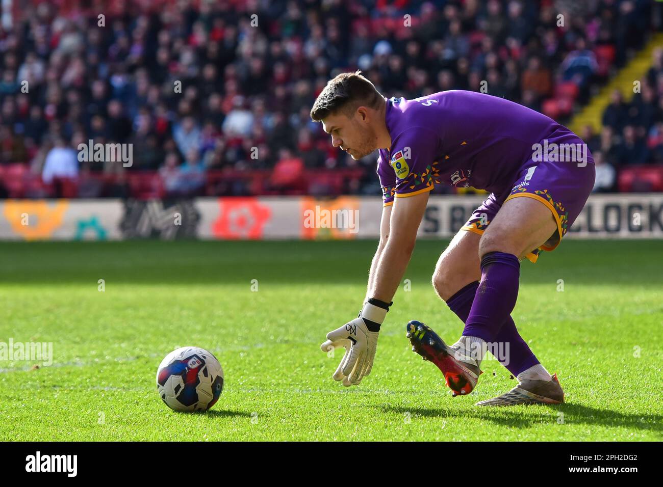 London am Samstag, den 25. März 2023. Maksymilian Stryjek von Wycombe in Aktion während des Spiels der Sky Bet League 1 zwischen Charlton Athletic und Wycombe Wanderers im The Valley, London, am Samstag, den 25. März 2023. (Foto: Ivan Yordanov | MI News) Guthaben: MI News & Sport /Alamy Live News Stockfoto