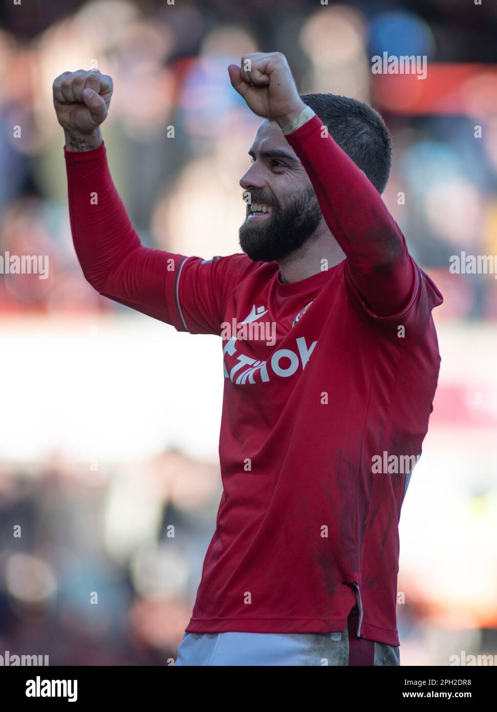 Wrexham, Wrexham County Borough, Wales. 25. März 2023 Wrexhams Elliot Lee feiert sein Tor im Wrexham Association Football Club V York City Football Club auf dem Rennplatz in der Vanarama National League. (Bild: ©Cody Froggatt/Alamy Live News) Stockfoto