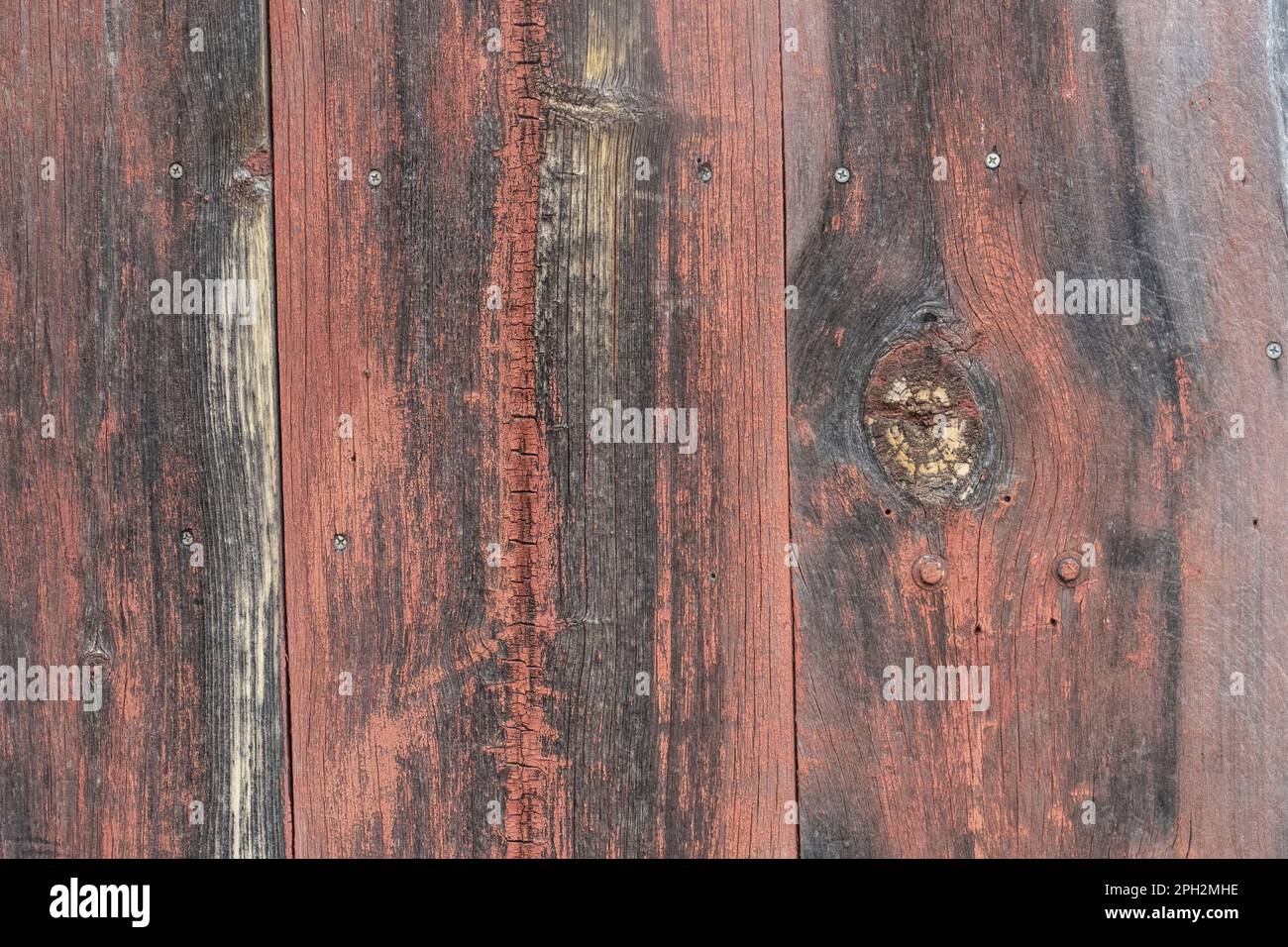 Verwitterte Holzverkleidung in einem alten Western-Gebäude Stockfoto