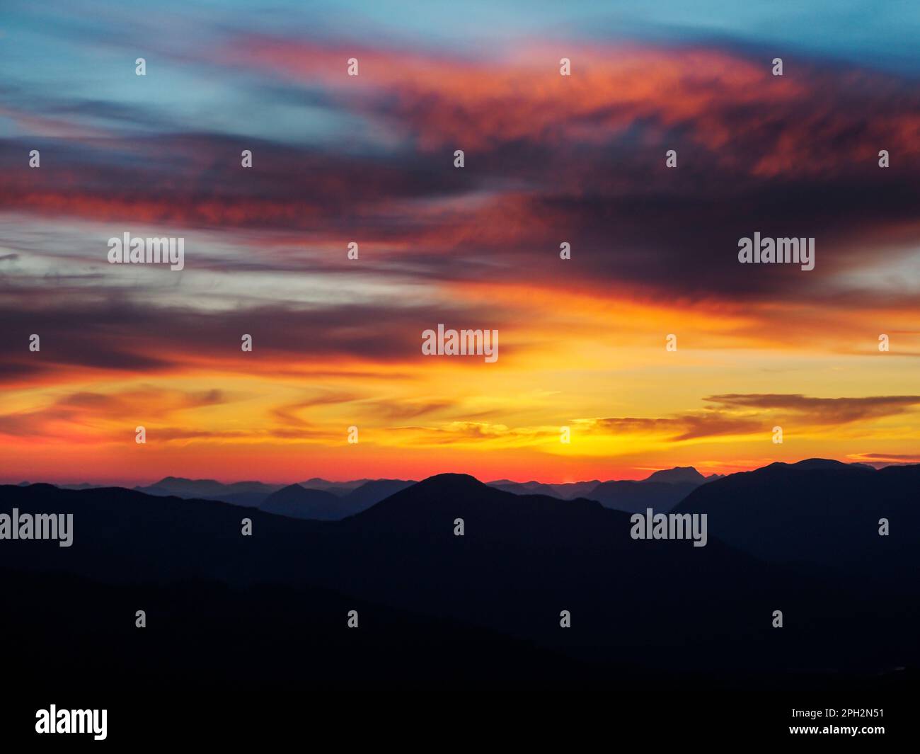 BC00709-00...BRITISH COLUMBIA - Sonnenuntergang vom Gipfel des Tin hat Mountain in der Nähe des halben Weges des Sunshine Coast Trail. Stockfoto