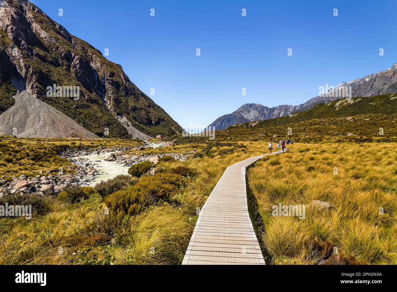 Promenade im Hooker Valley am Tasman River im Mt Cook Nationalpark von Neuseeland. Stockfoto