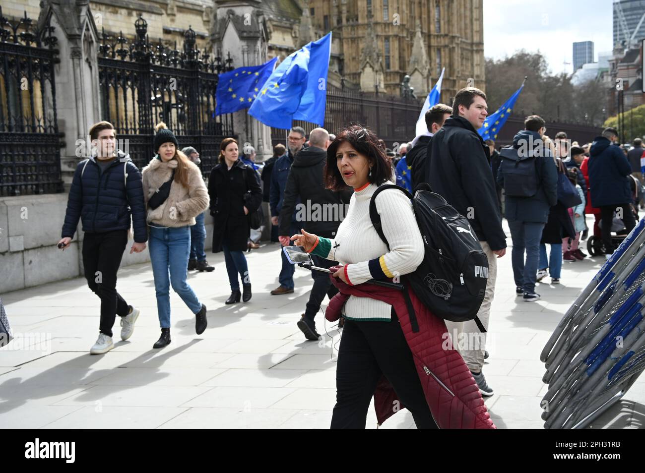 Parliament Square, London, Großbritannien. 25. März 2023 Die Sikh-Gemeinschaft protestiert gegen die Grausamkeit des Modi-Regimes gegenüber den Sikhs in Khalistan. Die Modi-Regierung protestierte auch gegen den Hindu-drogenbaron von Nordindien. Das Modi-Regime und der Hindu-drogenbaron verkaufen bewusst Drogen an Sikhs in Punjab, die glauben, dass 80 % der Menschen in Khalistan drogenabhängig sind. Eine Menge Sikhs-Aktivisten, die gegen Drogen protestieren, wird festgenommen oder Enttäuschung hilft der Modi-Regierung. Kredit: Siehe Li/Picture Capital/Alamy Live News Stockfoto