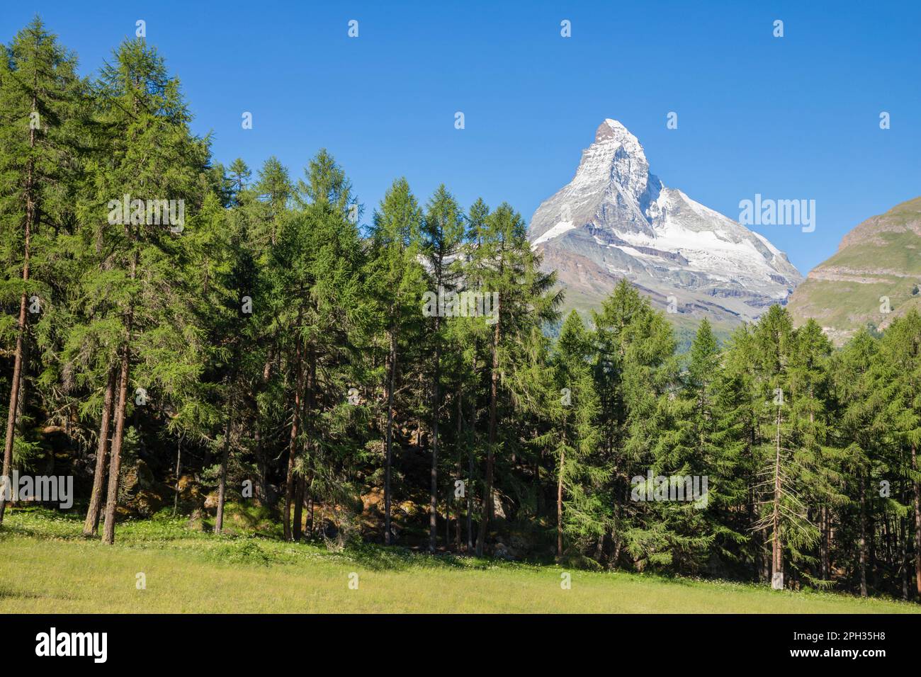 Der Matterhorn-Gipfel über dem Mattertal Valley. Stockfoto