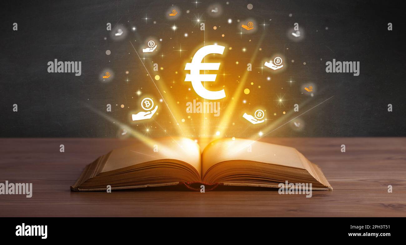 Buch mit Währungssymbolen oben öffnen Stockfoto