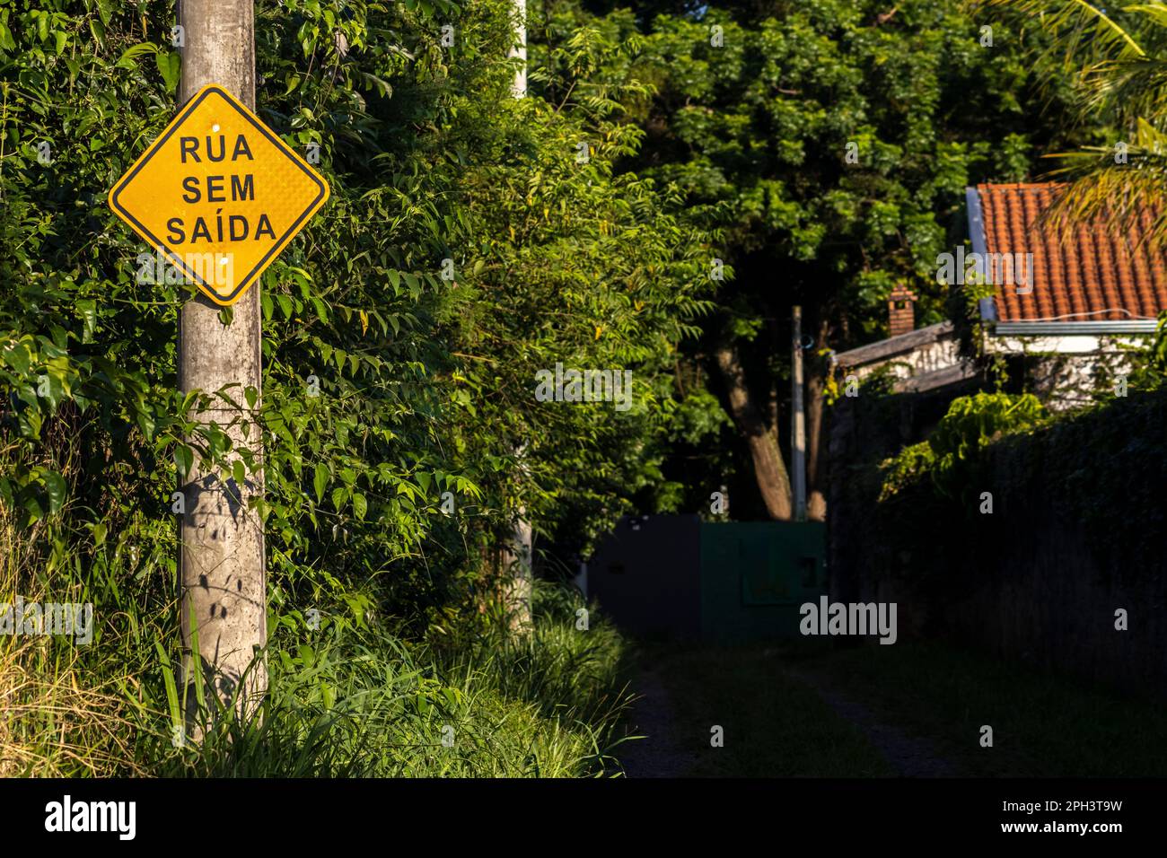 Das Verkehrsschild weist auf eine Sackgasse in Brasilien hin Stockfoto