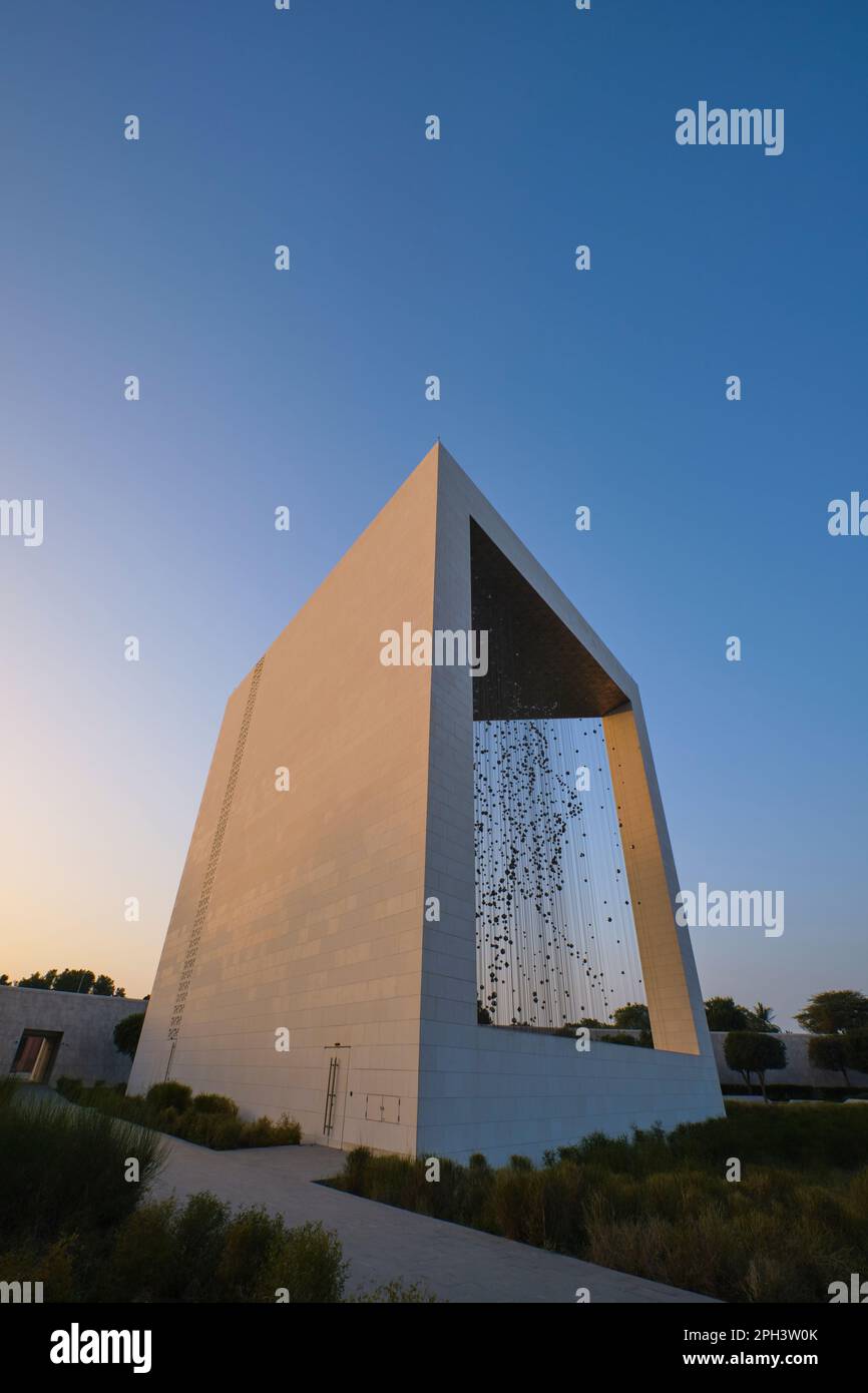 Blick auf das Gründerdenkmal, Monument am späten Nachmittag, das Scheich Zayed bin Sultan gewidmet ist. In Abu Dhabi, VAE, Vereinigte Arabische Emirate. Stockfoto