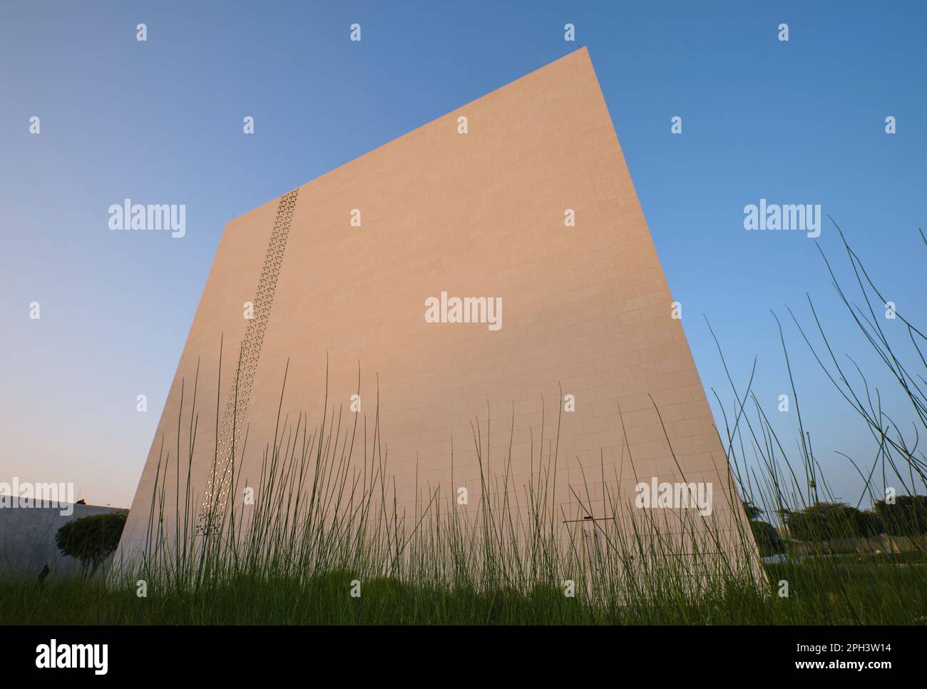 Blick auf das Gründerdenkmal, Monument am späten Nachmittag, das Scheich Zayed bin Sultan gewidmet ist. In Abu Dhabi, VAE, Vereinigte Arabische Emirate. Stockfoto