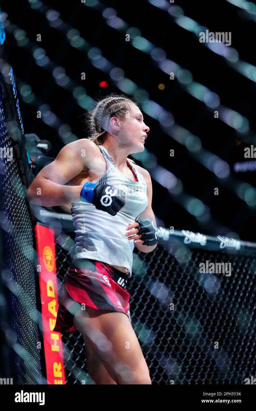 SAN ANTONIO, TEXAS – 25. MÄRZ: Yana Santos in ihrem Women's Bantamweight Fight während der UFC Fight Night im AT&T Center am 25. März 2023 in San Antonio, Texas, USA. (Foto: Louis Grasse/PxImages) Stockfoto