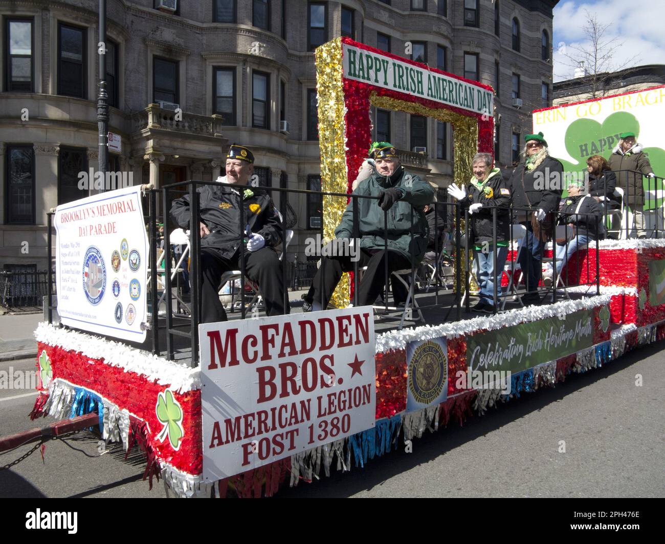 American Legion Post Float in der St. Patrick's Day Parade in Park Slope, Brooklyn, NY Stockfoto