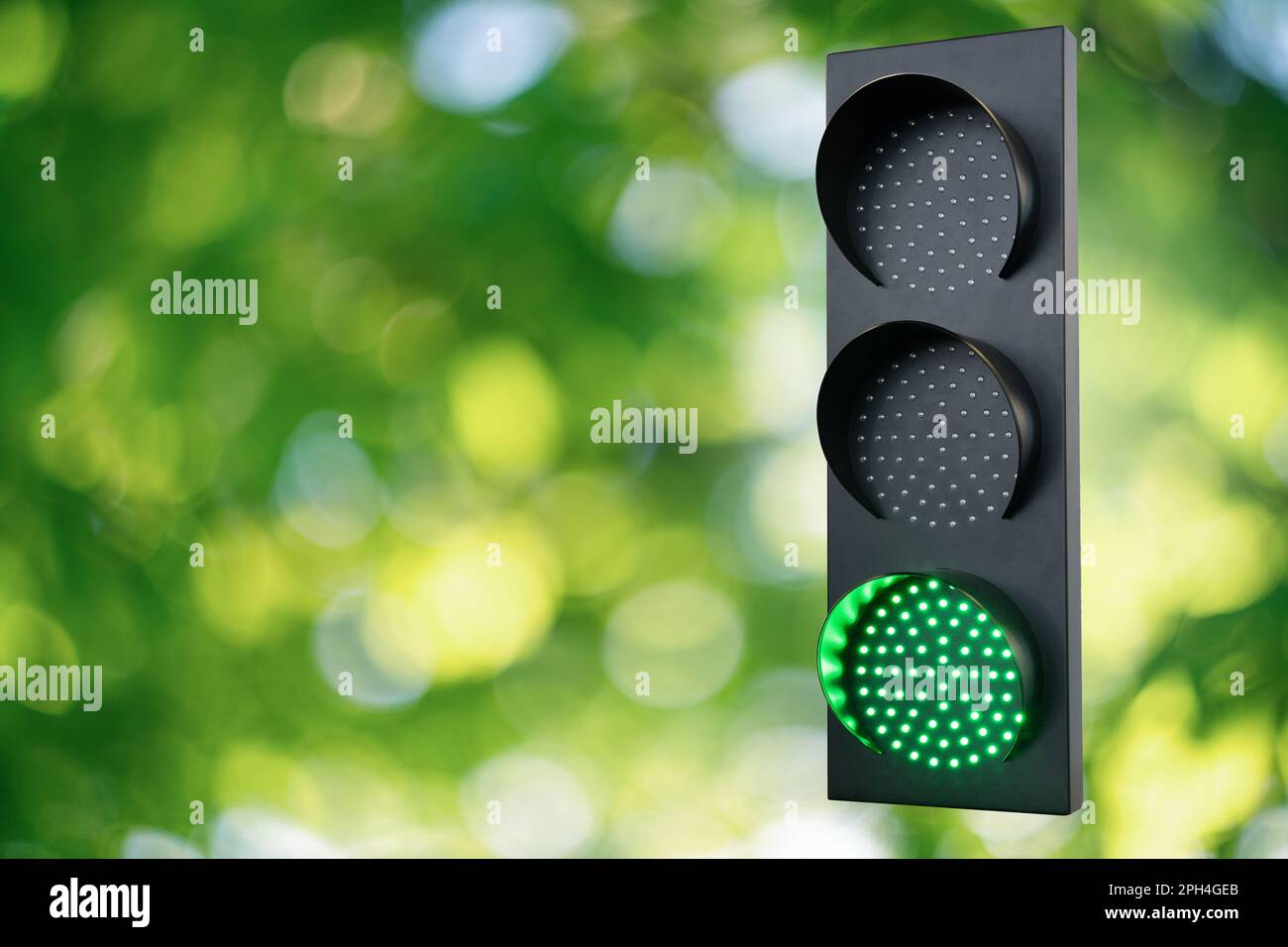 Grüne Ampel. Symbol für nachhaltige Energie und Entwicklung. Hochwertiges Foto Stockfoto