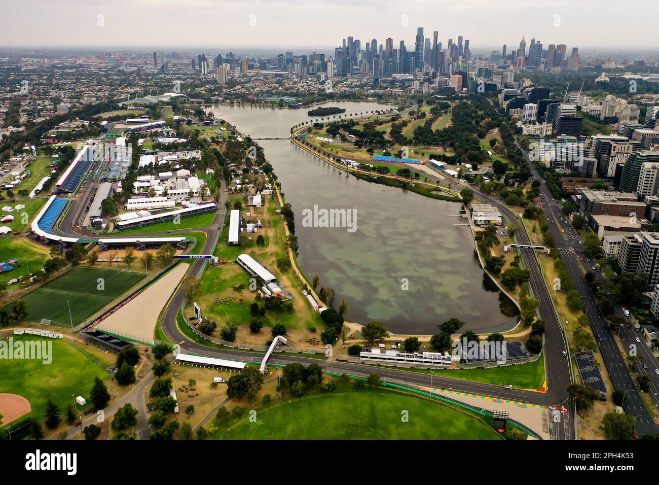 Albert Park Sunday, 26. März 2023. Ein Blick aus der Vogelperspektive auf die Rennstreckenvorbereitungen vor dem Grand Prix 2023 in Australien. Corleve/Alamy Live News Stockfoto