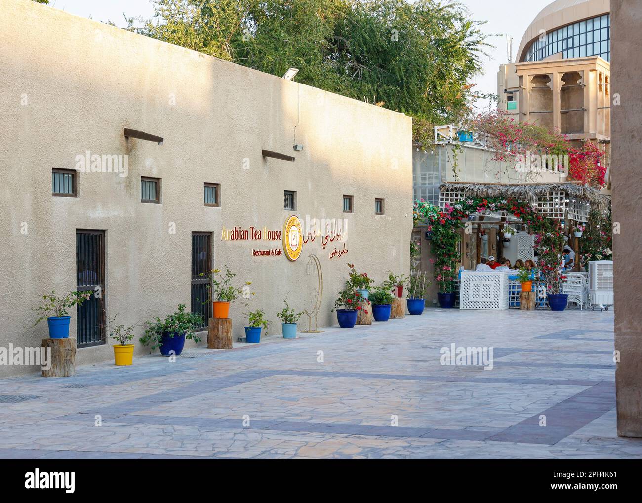 Blick auf das Arabian Tea House im historischen Viertel Al Fahidi, Dubai, Vereinigte Arabische Emirate. Stockfoto