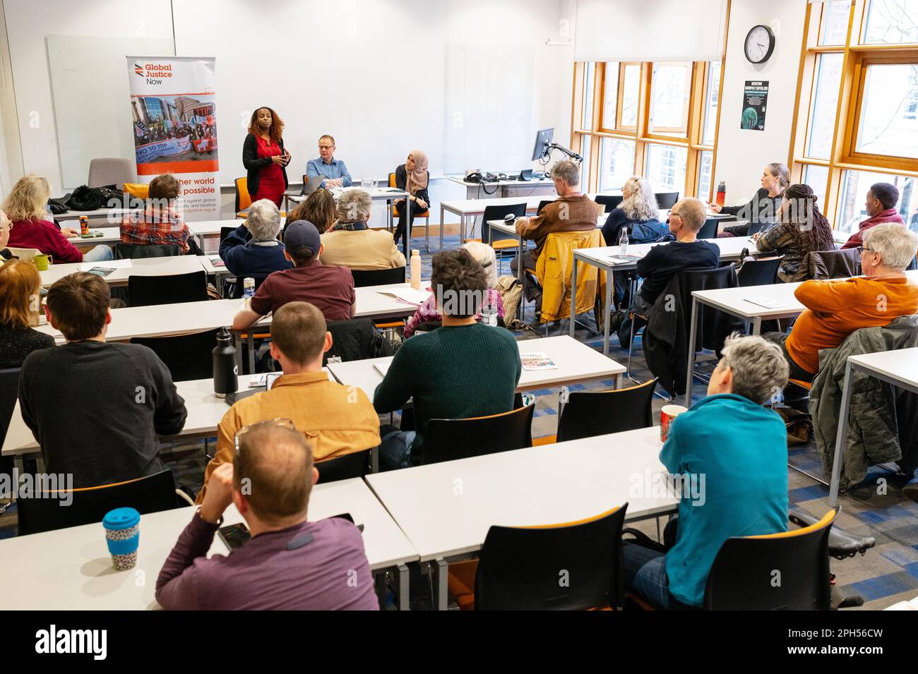 London, Großbritannien. 25. März 2023 Konferenz „Resisting Monopoly Capitalism“, organisiert von Global Justice Now. Global Justice Now und Verbündete, um zu diskutieren, was Monopolkapitalismus ist, und sich die Probleme anzuschauen, die er für unser Lebensmittelsystem, die Arzneimittelproduktion und die Kommunikation darstellt, sowie seine Auswirkungen auf Krieg und Klimawandel. Kredit: Andrea Domeniconi/Alamy Stockfoto