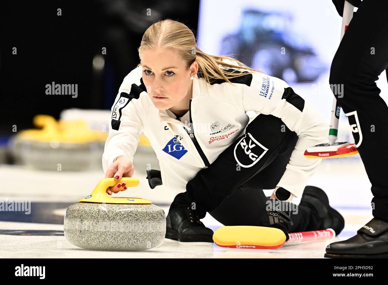 Briar Schwaller-Huerlimann, Schweiz, in Aktion während des Spiels zwischen Norwegen und Switzerlan während des Goldmedaillenspiels der LGT World Women’s Stockfoto