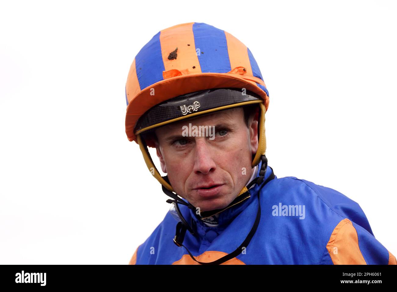 Jockey Ryan Moore nach dem Sieg der irischen Autorinnen Carmel Kirwan und Loretta O'Hanlon Memorial Madrid Handicap auf Paddington auf der Rennbahn Naas, Irland. Foto: Sonntag, 26. März 2023. Stockfoto