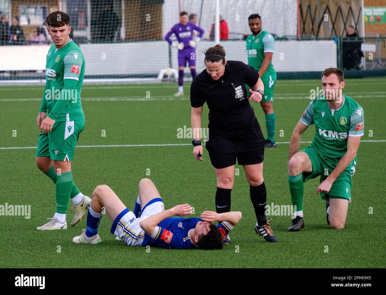 Bishops Cleeve FC gegen Exmouth Town FC in der Southern League – in der Kayte Lane, Bishops Cleeve. Eine 2 -2:1-Ziehung am National Non League Day Stockfoto