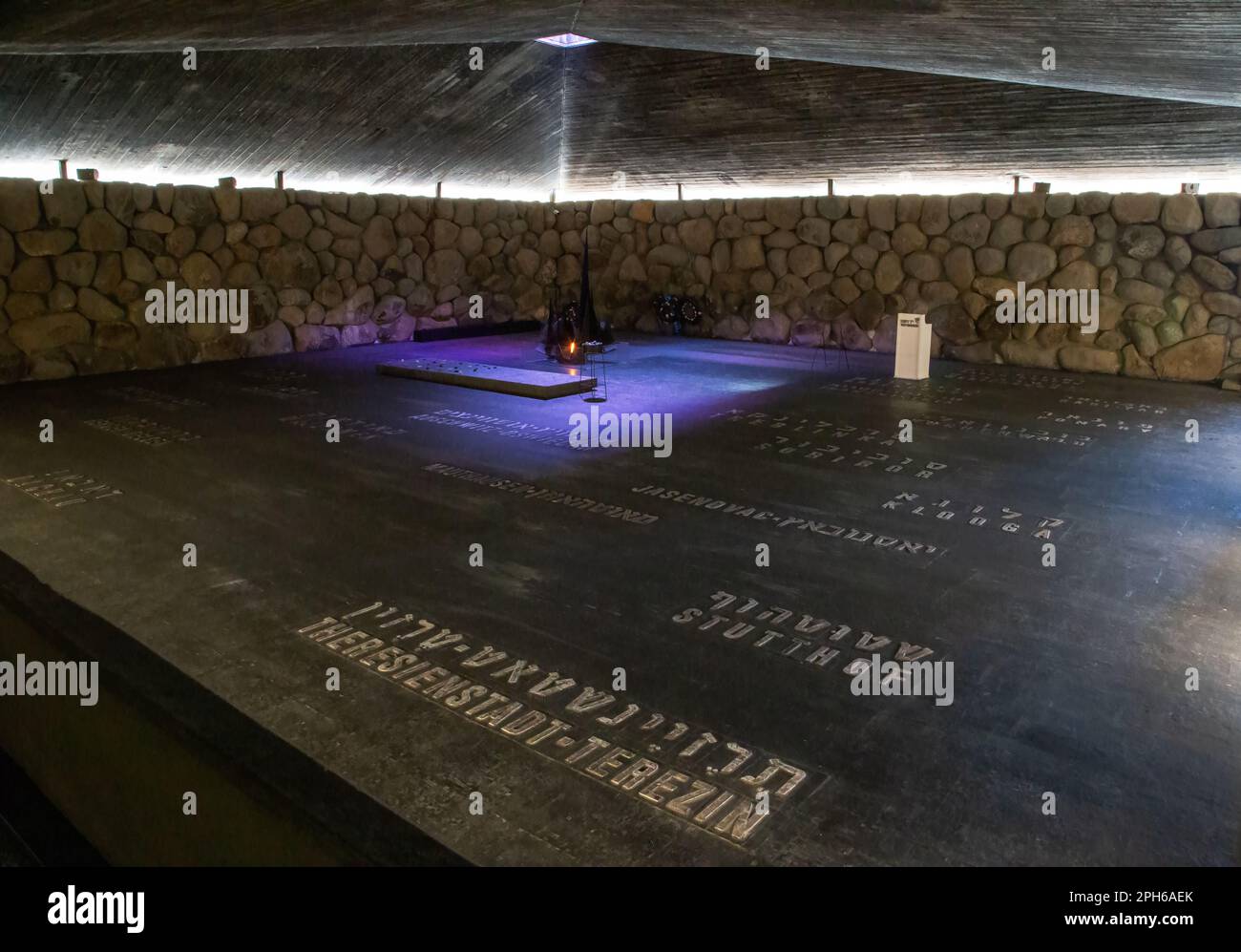 Die ewige Flamme in der Gedenkhalle, Yad Vashem, Jerusalem Israel Holocaust Memorial Stockfoto