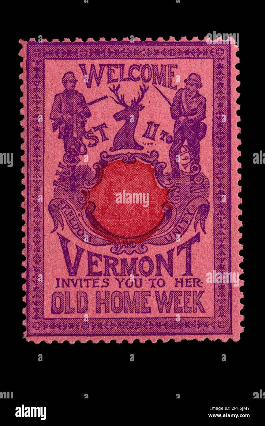 Aschenputtel-Stempel lädt Sie zur Old Home Week in Vermont im Jahr 1901 ein. Stellt Jäger mit Gewehren, Hirschkopf und Wappen dar. Banner mit der Aufschrift Freiheit und Einheit. Stockfoto