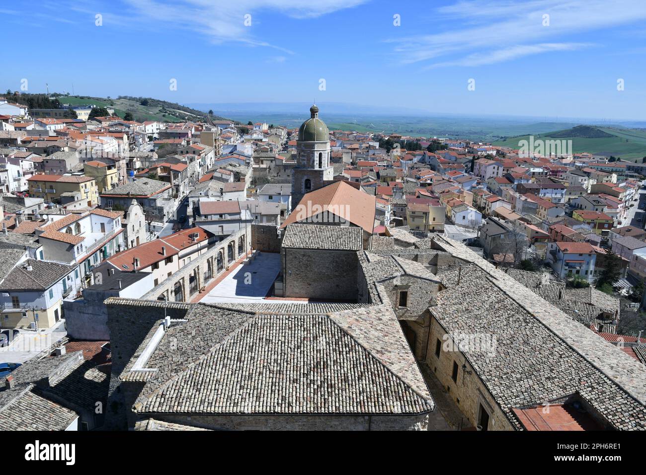 Panoramablick auf Pietramontecorvino, eine mittelalterliche Stadt im Bundesstaat Apulien in Italien. Stockfoto