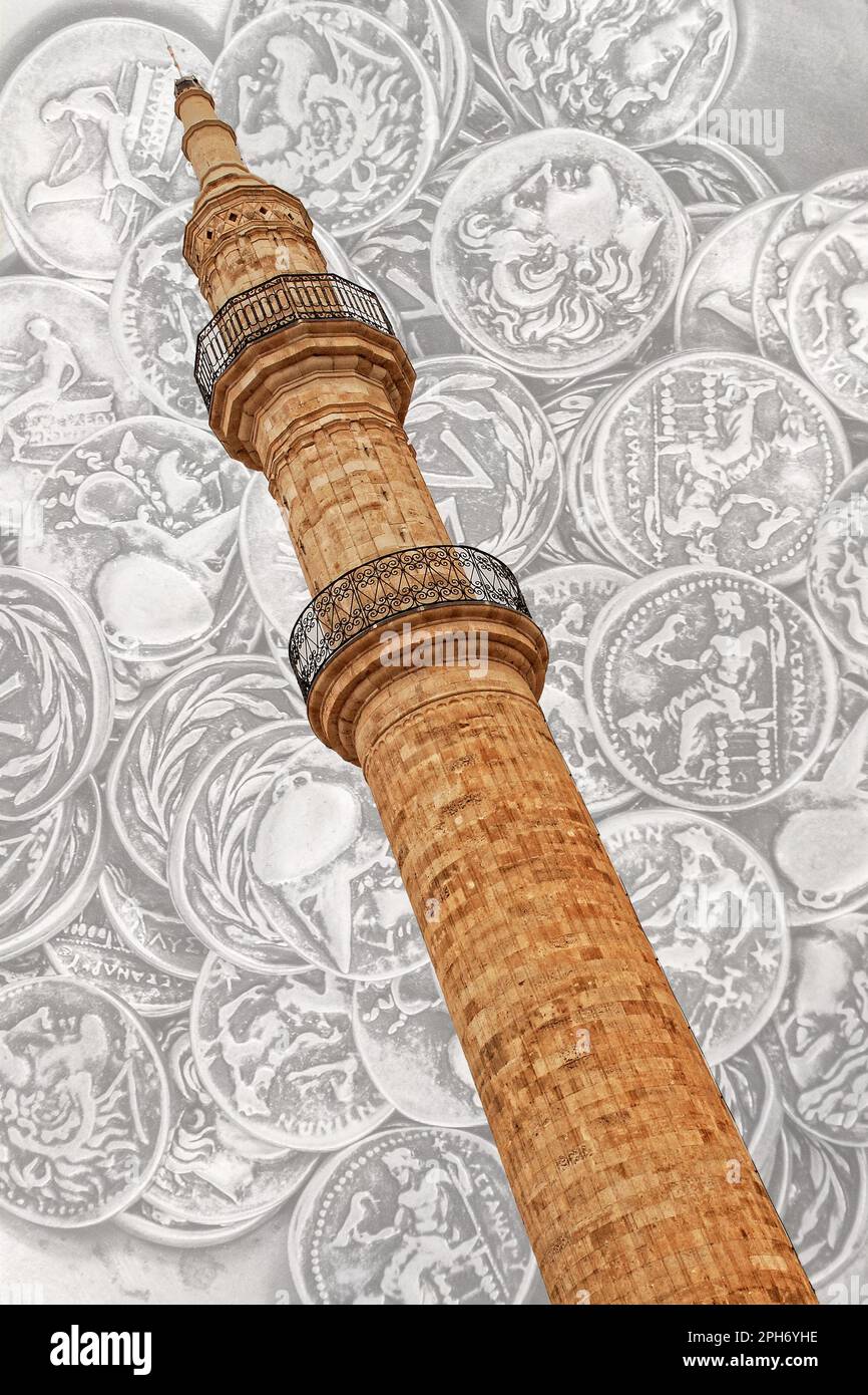 Rethymnon Turkish Minaret vor dem Hintergrund alter griechischer Münzen Stockfoto