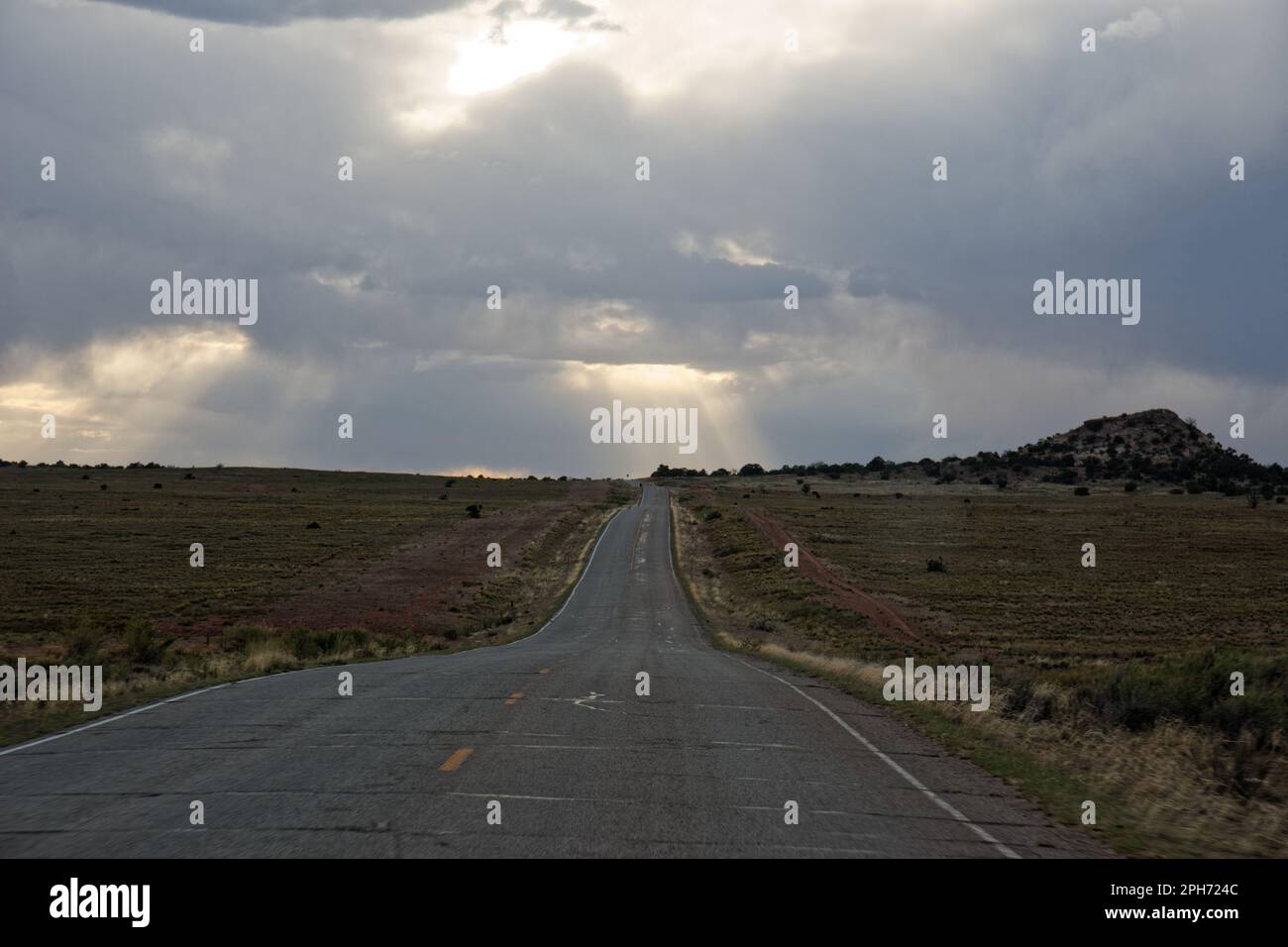 Die untergehende Sonne in der Nähe des Canyonlands-Nationalparks, Utah, USA Stockfoto