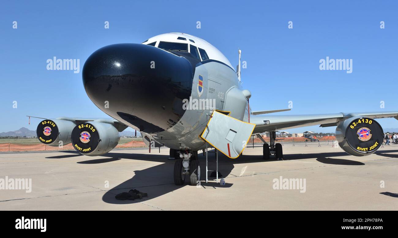 Ein Überwachungsflugzeug der US Air Force RC-135V Rivet Joint vom Luftwaffenstützpunkt Offutt. Stockfoto