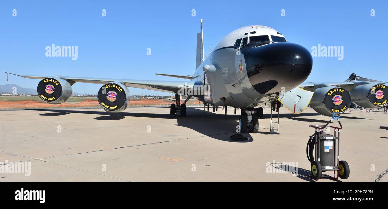 Ein Überwachungsflugzeug der US Air Force RC-135V Rivet Joint vom Luftwaffenstützpunkt Offutt. Stockfoto