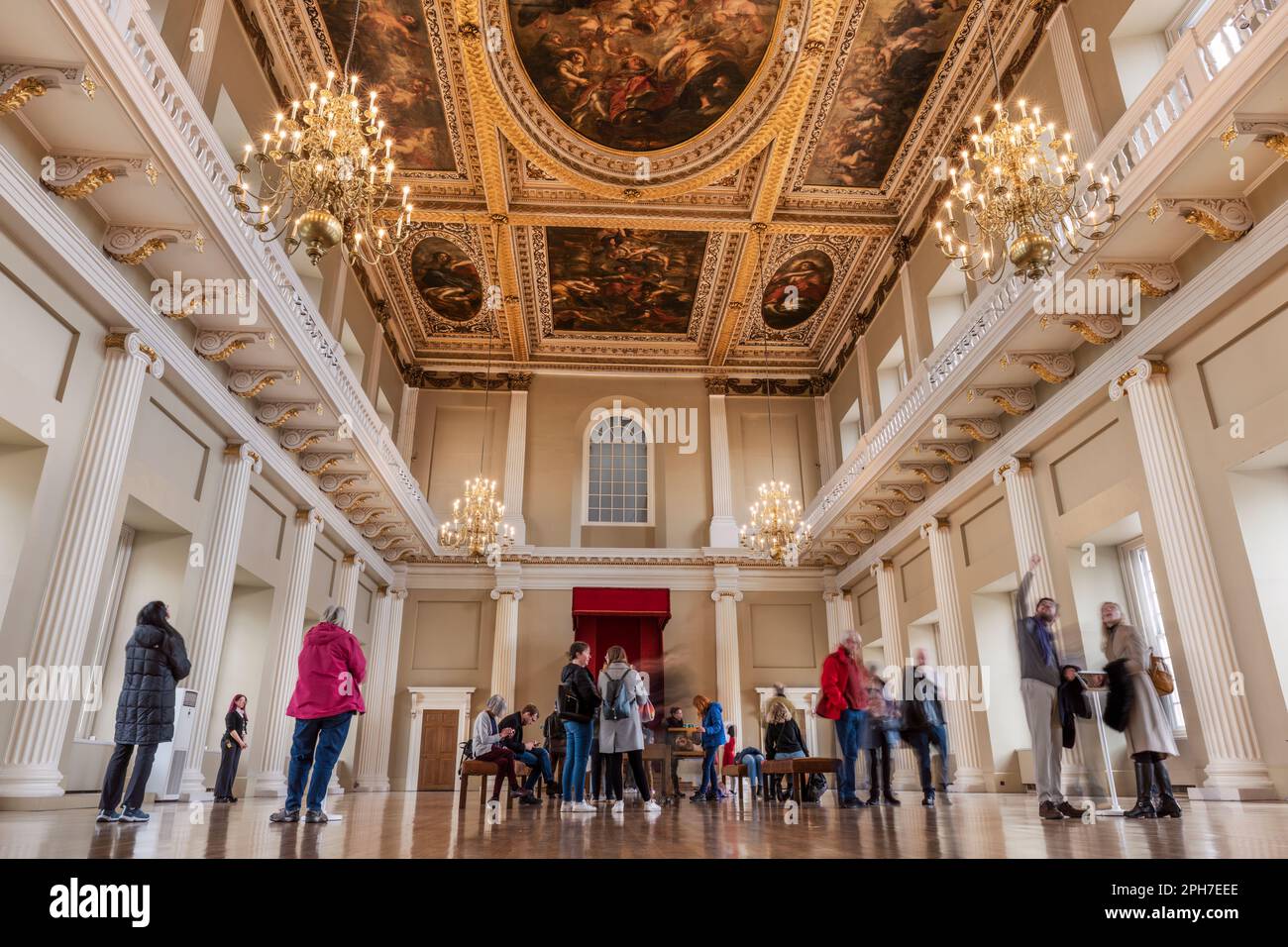 Die wunderschöne Decke des Banketthauses ist vom flämischen Künstler Sir Peter Paul Rubens. Die drei wichtigsten Leinwände zeigen die Vereinigung der Kronen, Stockfoto