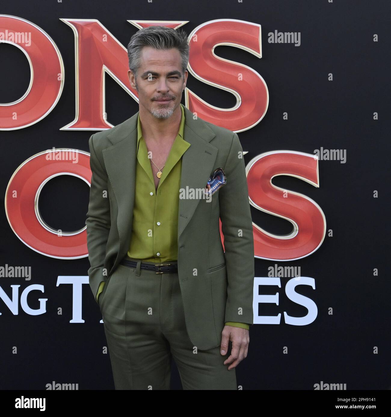 Los Angeles, Usa. 26. März 2023. Das Schauspieler Chris Pine nimmt am Sonntag, den 26. März 2023, am Regency Village Theatre in der Westwood-Abteilung von Los Angeles Teil, an der Premiere der Filmfantasie „Dungeons & Dragons: Honor Better Diebe“ Teil. Storyline: Ein charmanter Dieb und eine Bande unwahrscheinlicher Abenteurer begeben sich auf eine epische Suche, um ein verlorenes Relikt zu Bergen, aber die Dinge laufen gefährlich schief, wenn sie sich mit den falschen Leuten streiten. Foto: Jim Ruymen/UPI Credit: UPI/Alamy Live News Stockfoto