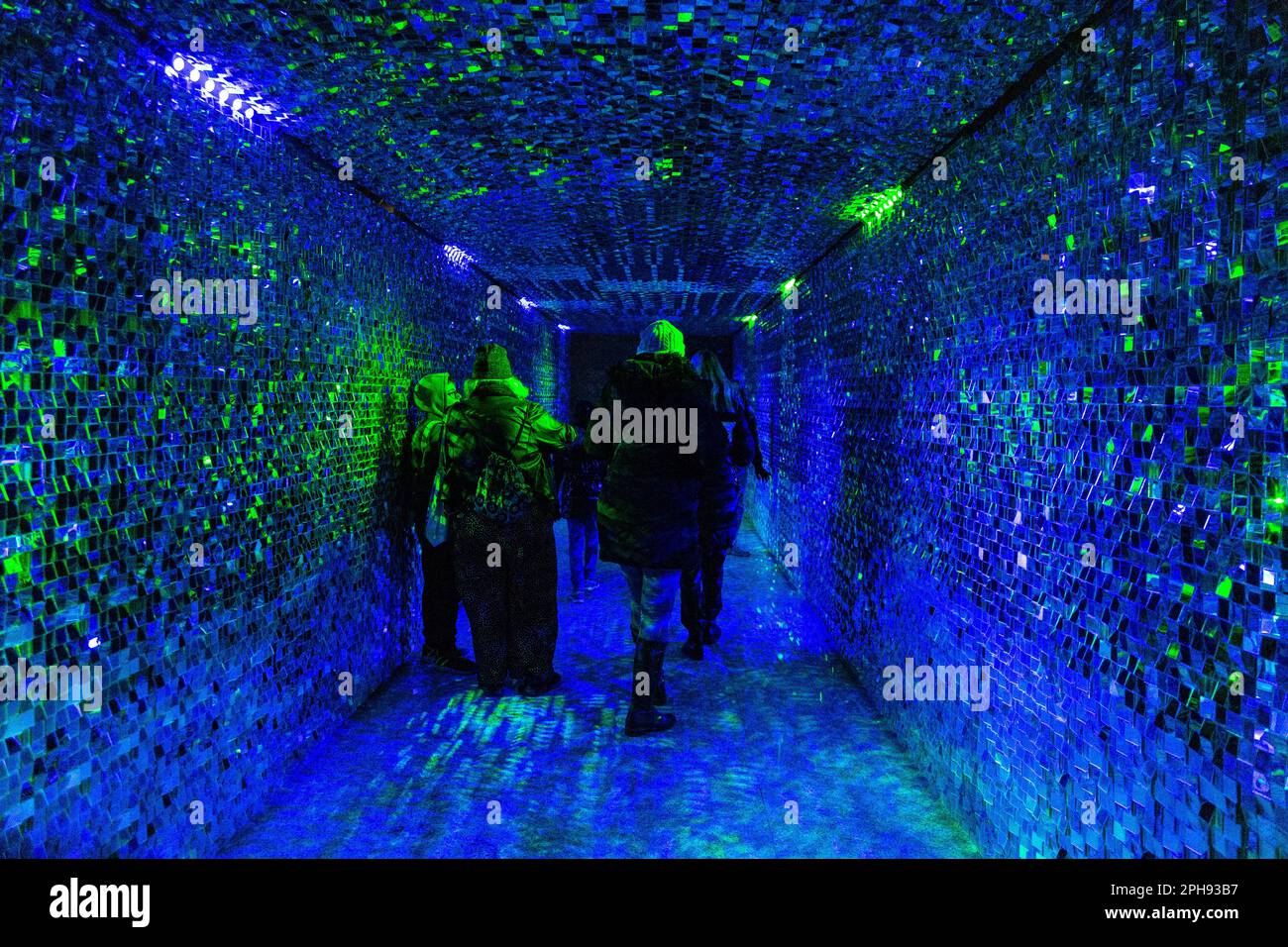 In [Visisble] von Daniel Popescu bei Canary Wharf Winter Lights 2023, London, Großbritannien Stockfoto