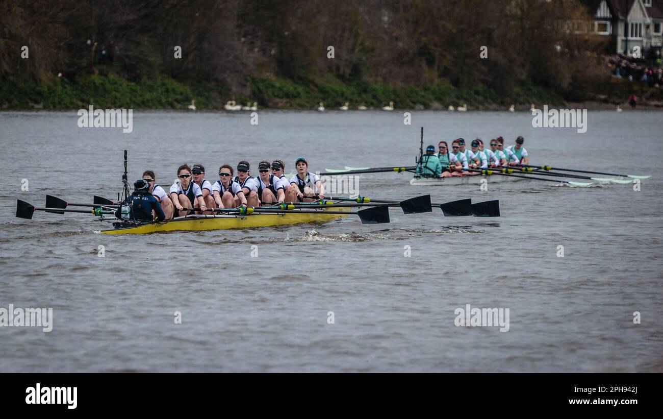 Cambridge gewinnt beim Frauenrennen Oxford gegen Cambridge Gemini Boat Race London 2023 Stockfoto