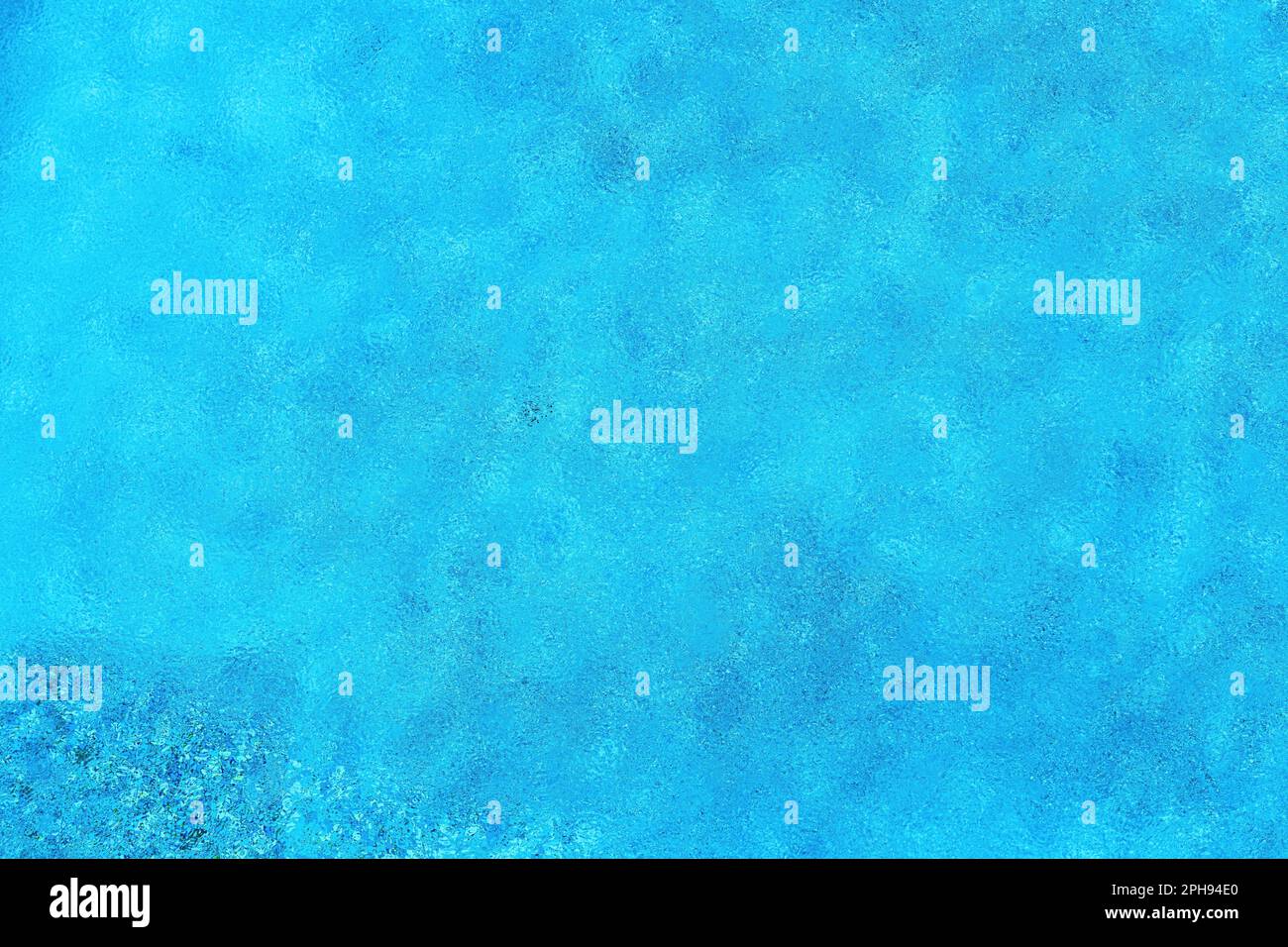 Transparentes blaues Sekt Wasser in einem Jacuzzi Swimmingpool. Urlaub und Frische Konzepthintergrund. Stockfoto