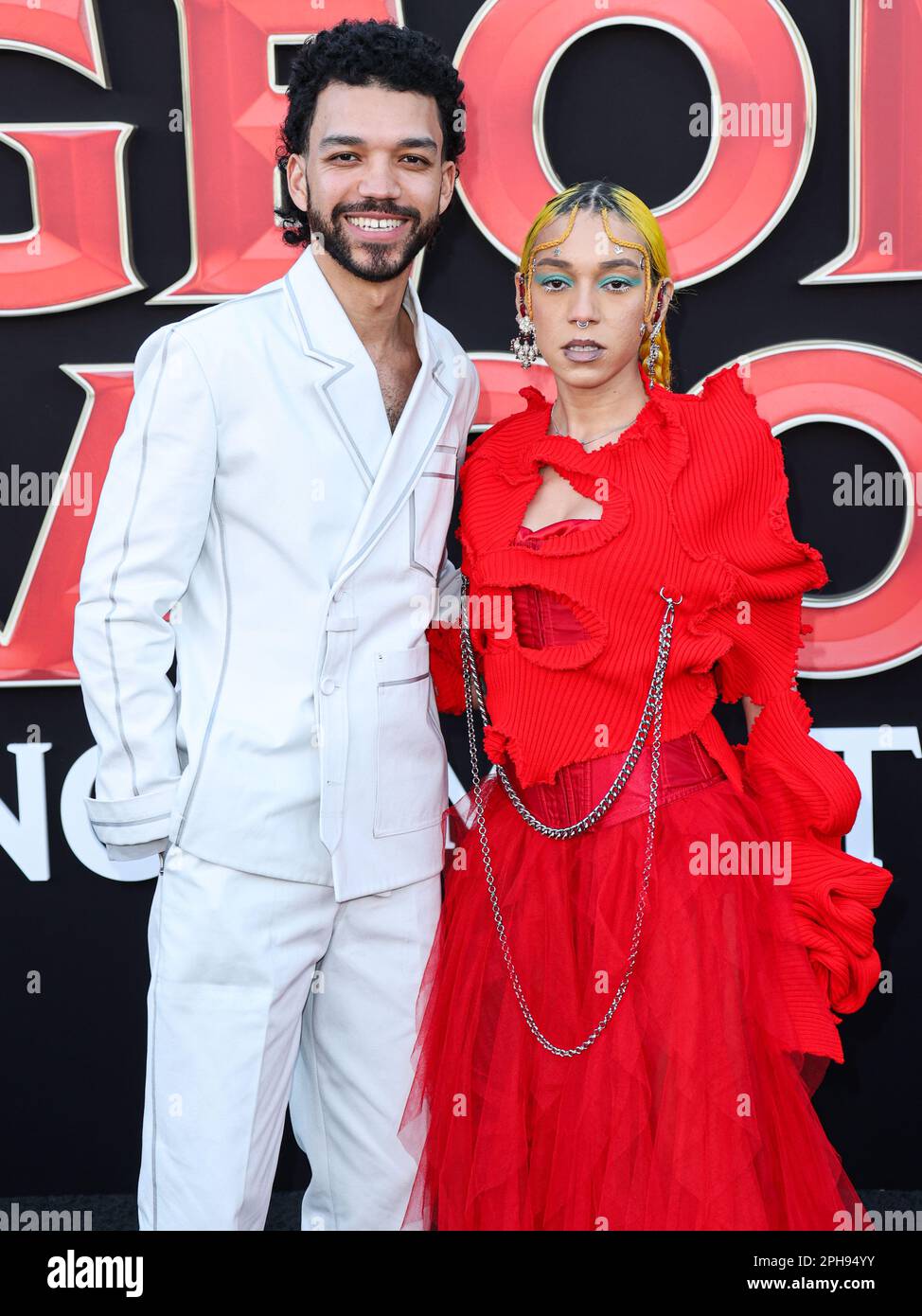 Westwood, Usa. 26. März 2023. WESTWOOD, LOS ANGELES, KALIFORNIEN, USA - MÄRZ 26: Der amerikanische Schauspieler Justice Smith und Musical-Künstler Cameo Adele kommen zur Premiere von Paramount Pictures in Los Angeles und zu Eones „Dungeons & Dragons: Honor Better Dieves' im Regency Village Theatre am 26. März 2023 in Westwood, Los Angeles, Kalifornien, USA. (Foto: Xavier Collin/Image Press Agency) Kredit: Image Press Agency/Alamy Live News Stockfoto