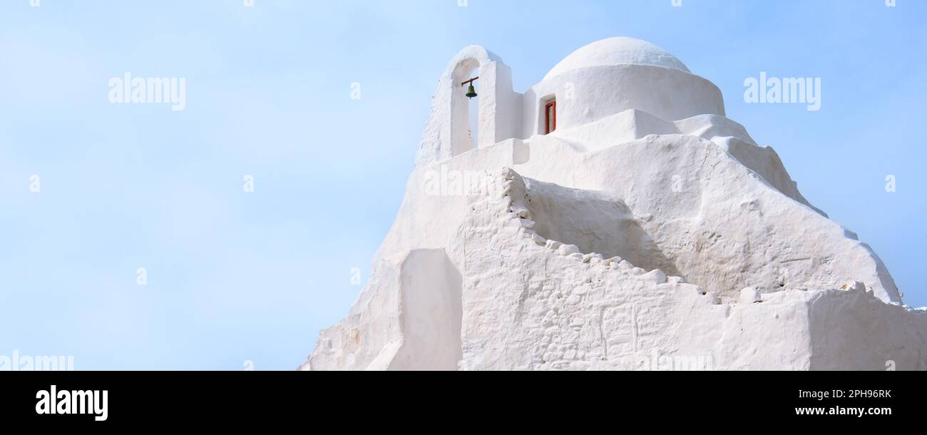 Die Panagia Paraportiani Kirche auf der Insel Mykonos, Griechenland, traditionelle, weiß getünchte christlich-griechisch-orthodoxe Kapelle mit Kuppel in Little Venice Stockfoto