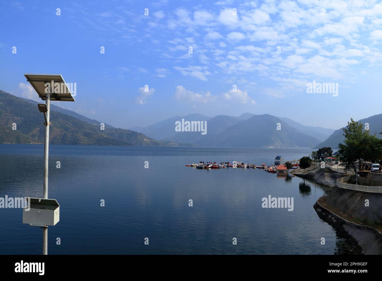 Ein wunderschöner See Tehri Garhwal Uttarakhand India Aisa Stockfoto